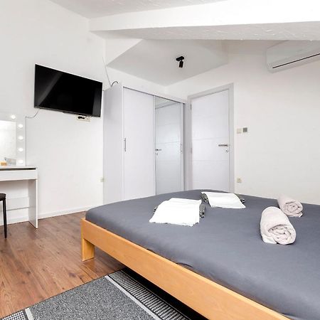 Apartments And Rooms Mladen Vodice Ngoại thất bức ảnh