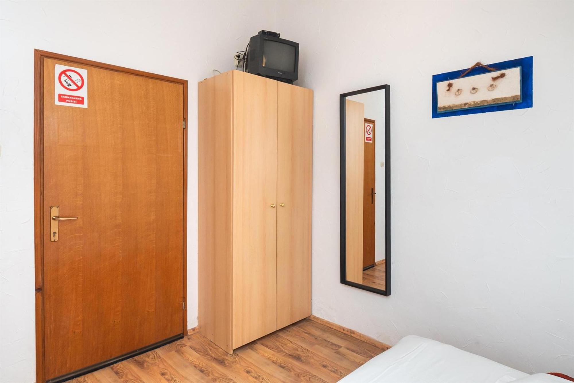 Apartments And Rooms Mladen Vodice Ngoại thất bức ảnh
