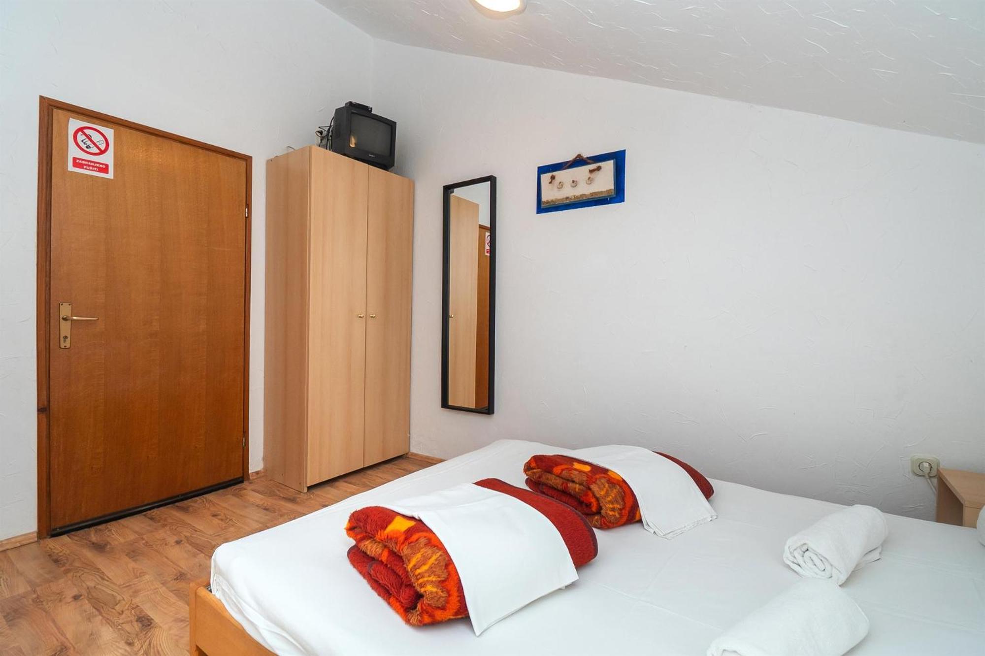 Apartments And Rooms Mladen Vodice Ngoại thất bức ảnh