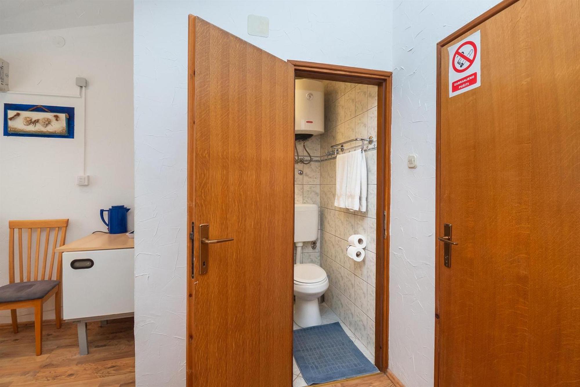 Apartments And Rooms Mladen Vodice Ngoại thất bức ảnh