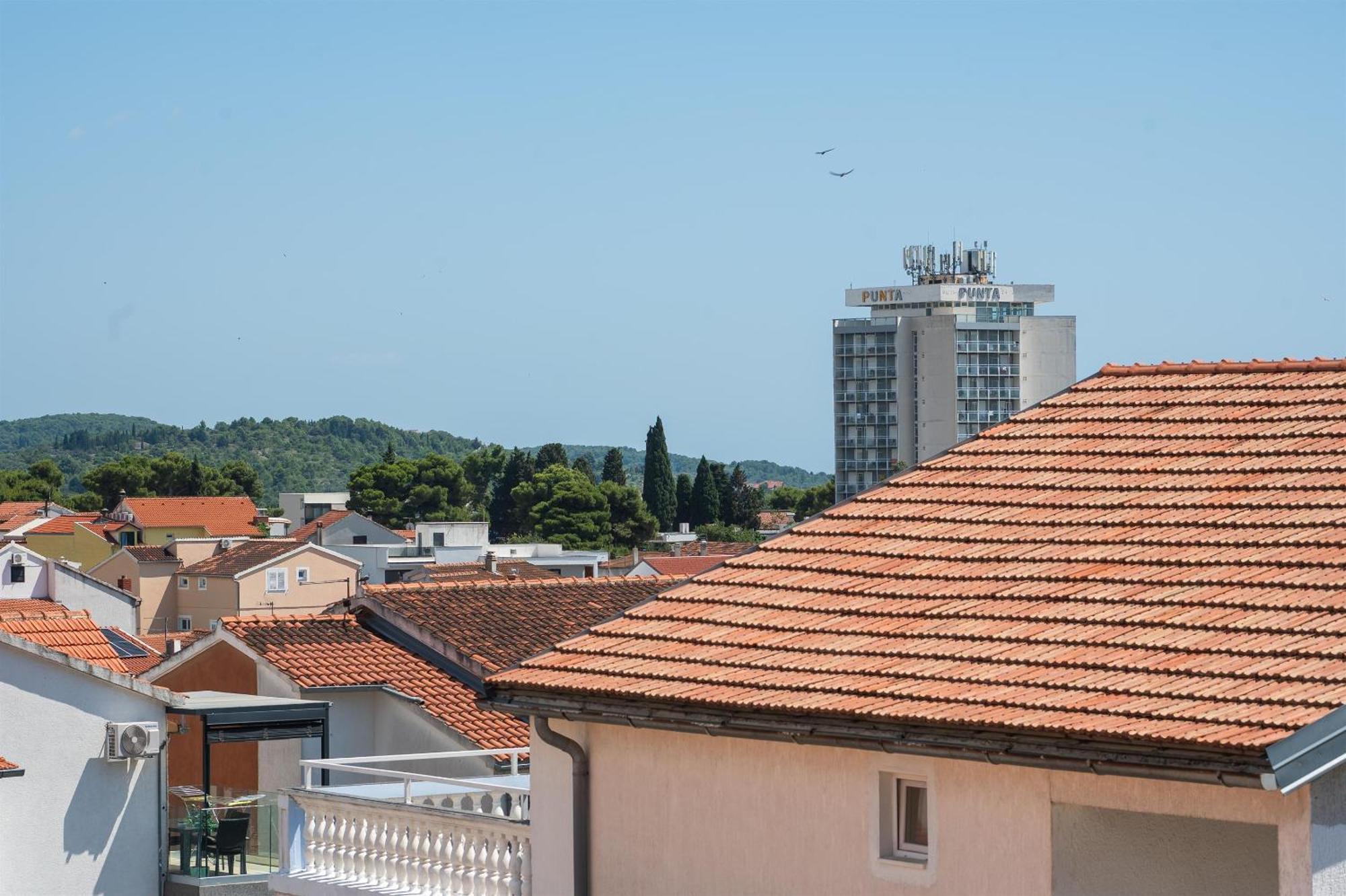 Apartments And Rooms Mladen Vodice Phòng bức ảnh