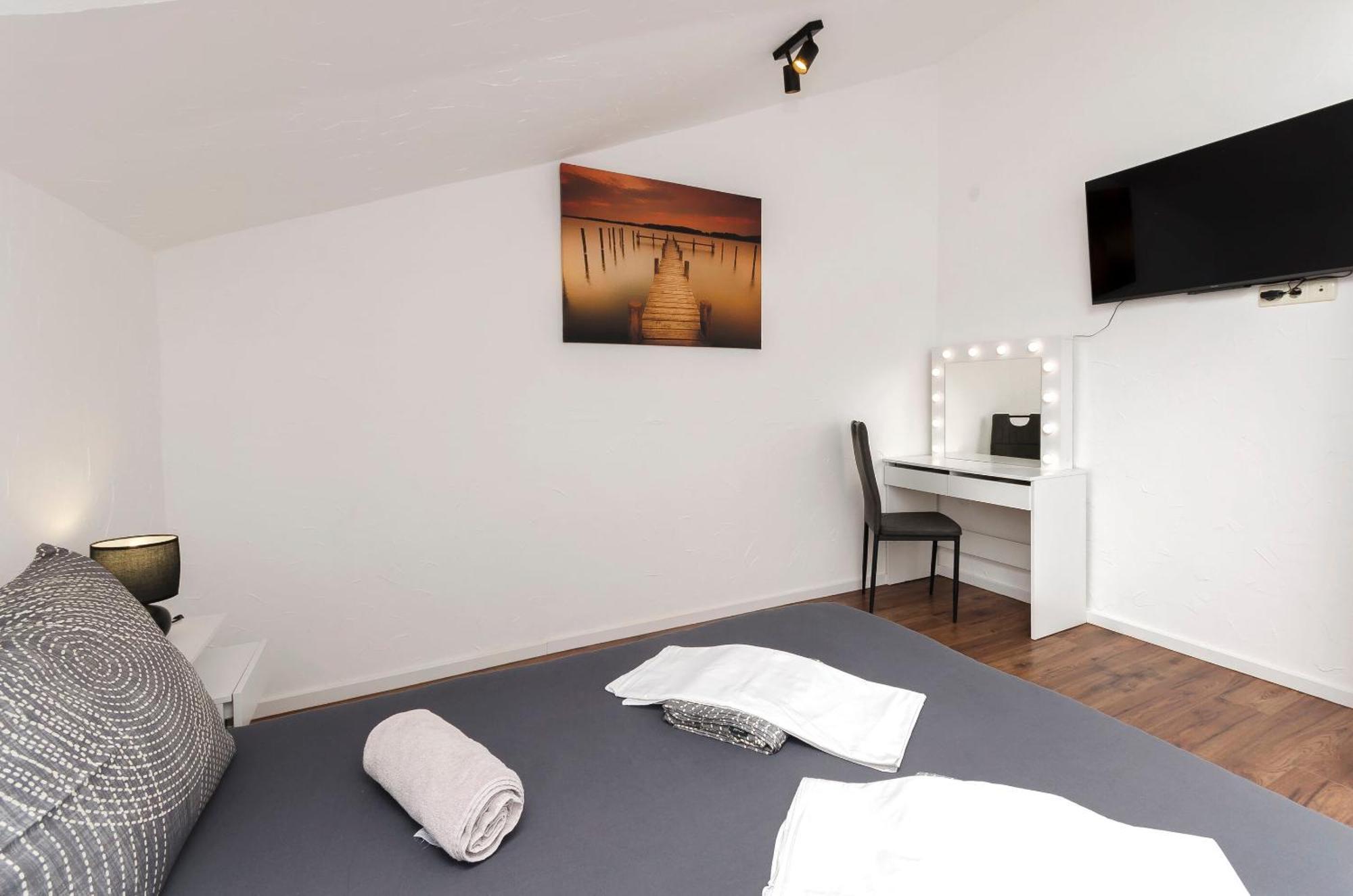 Apartments And Rooms Mladen Vodice Ngoại thất bức ảnh