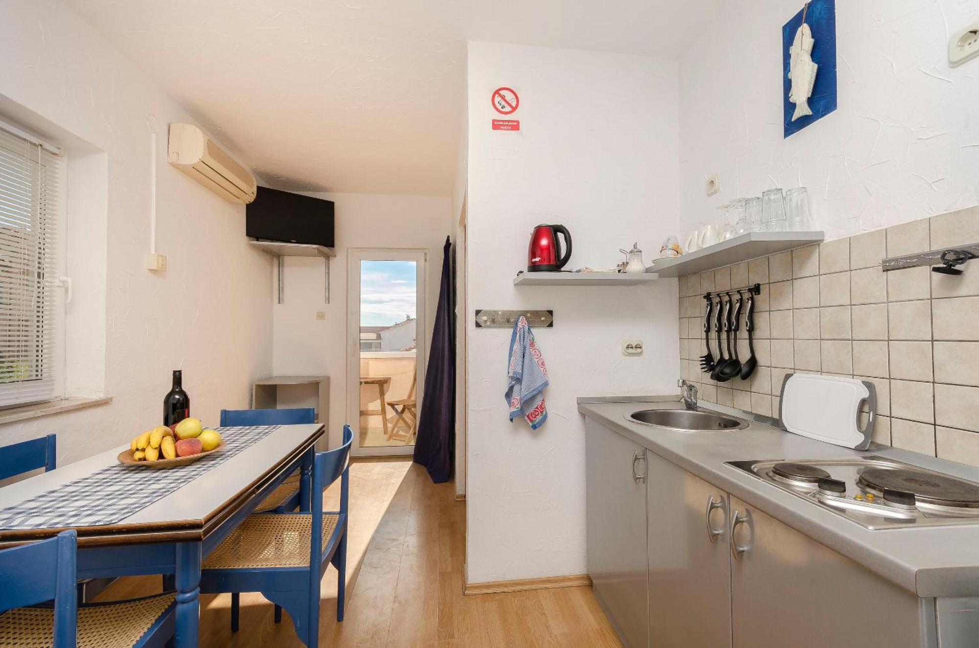 Apartments And Rooms Mladen Vodice Ngoại thất bức ảnh