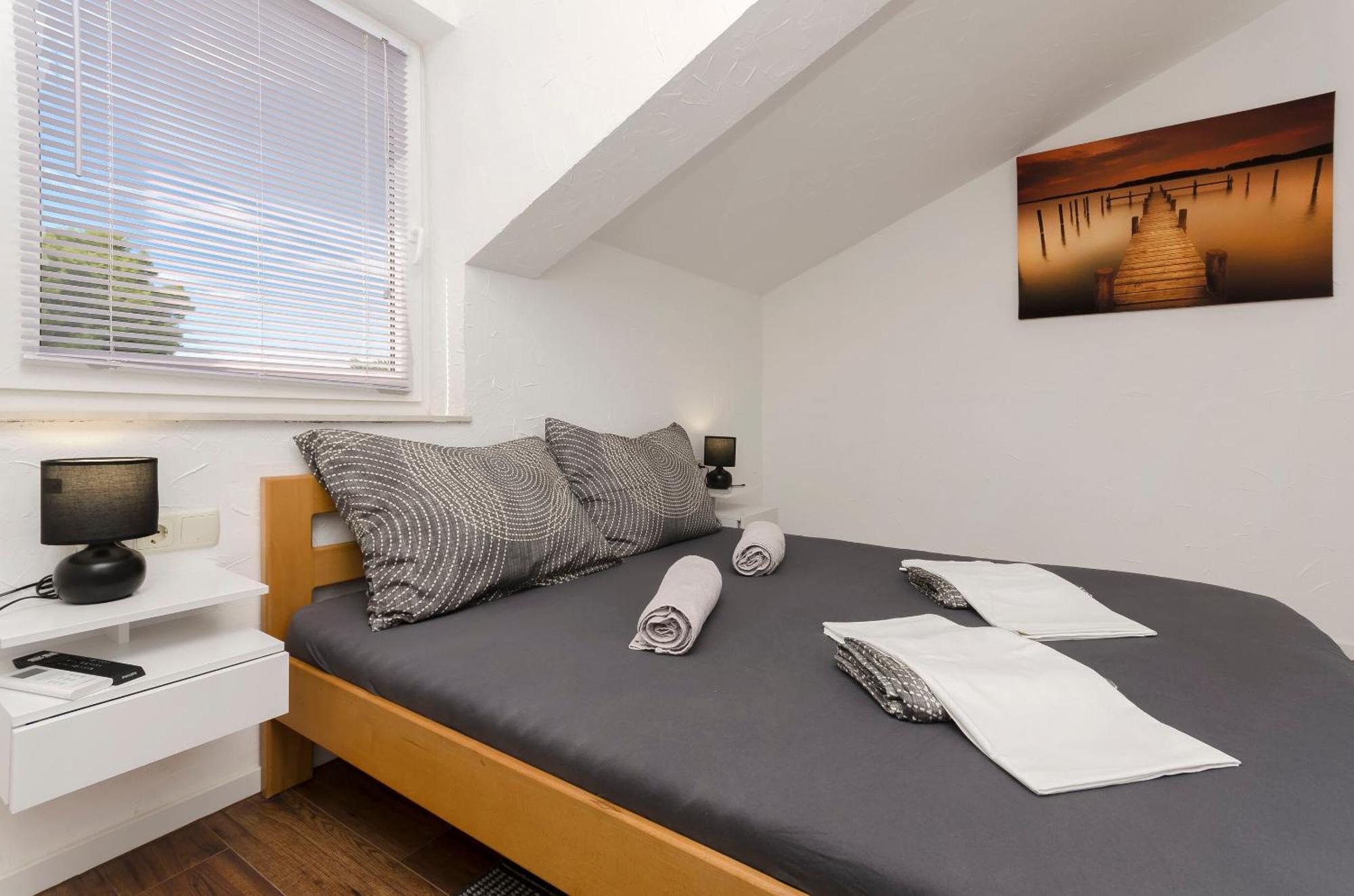 Apartments And Rooms Mladen Vodice Ngoại thất bức ảnh