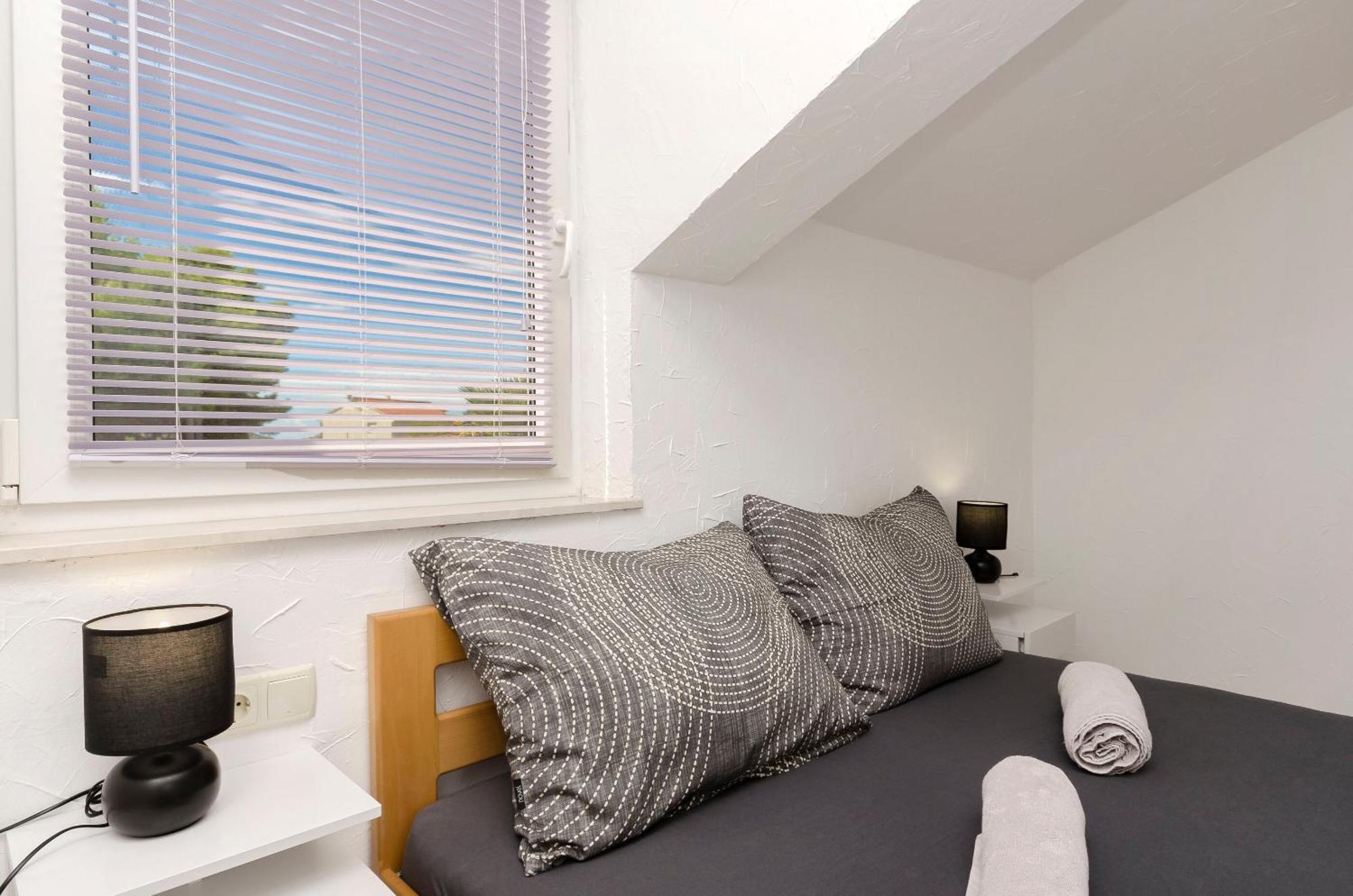 Apartments And Rooms Mladen Vodice Ngoại thất bức ảnh